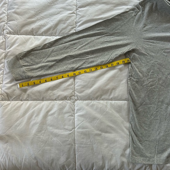 Men’s Vineyard Vines T-Shirt Hoodie - Picture 5 of 6